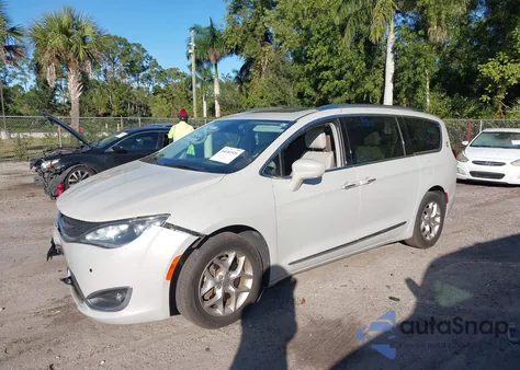 2019 Chrysler Pacifica Touring L Plus z USA, uszkodzony, nr VIN 2C4RC1EG1KR721771